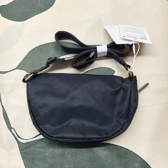 🌟 Lululemon All Night Festival Bag Micro 2L | Black Crossbody - Picture 2 of 4
